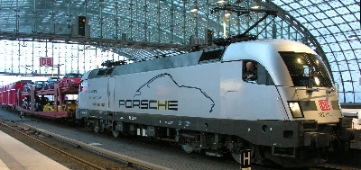 Porsche-Lokomotive 182004 im Berliner Hauptbahnhof