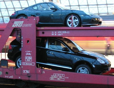 Porsche als Pr&auml;sentation in Berlin Hauptbahnhof