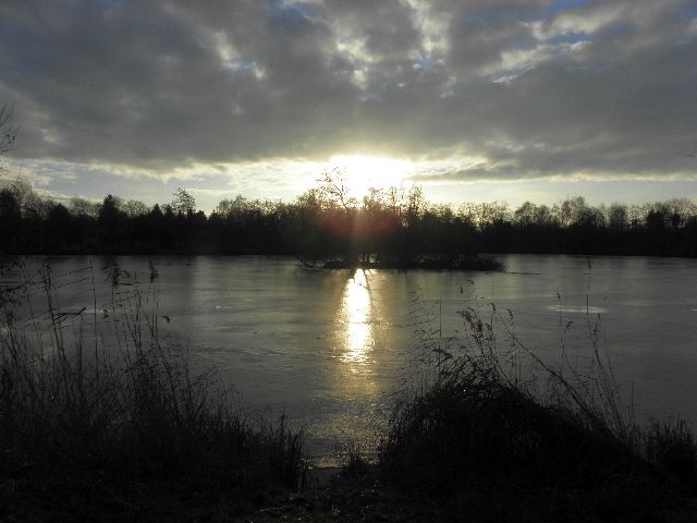 Jenfelder Moorsee am 27.12.2009, noch zugefroren